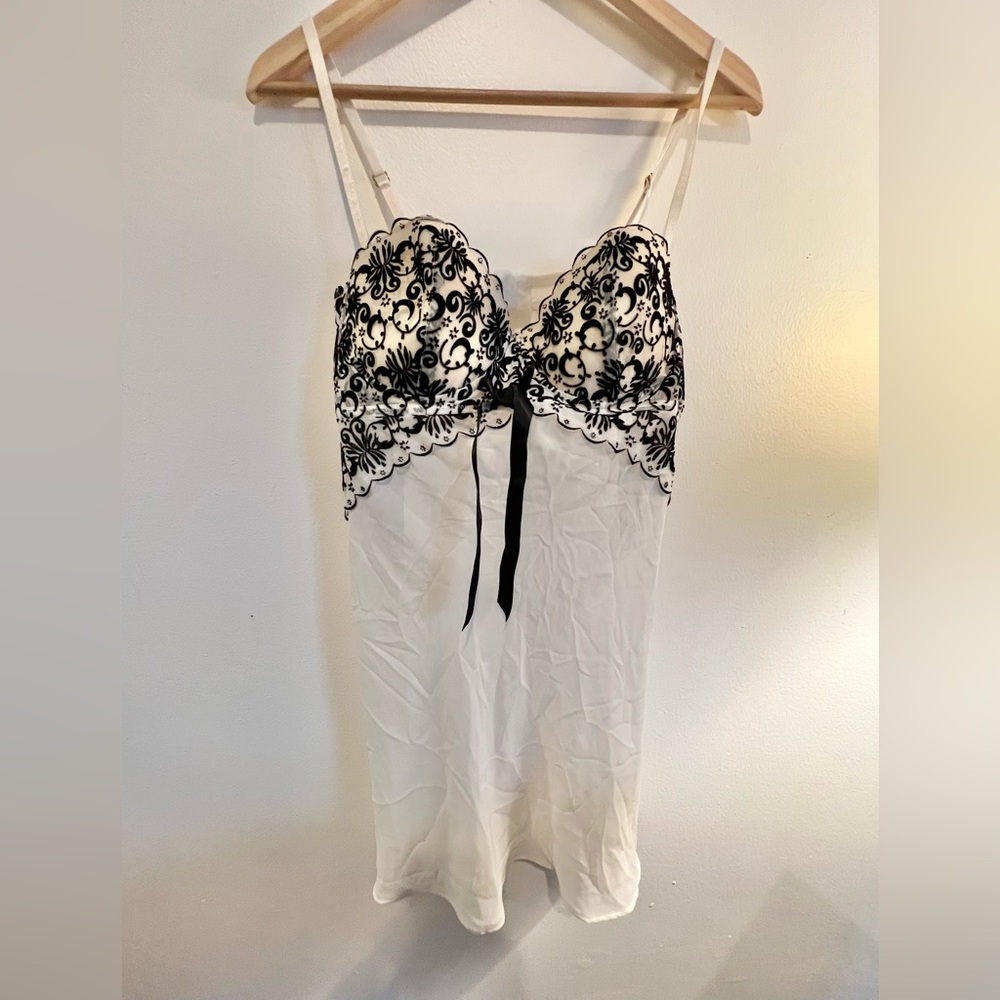 Beautiful White and black Ambrielle Lingerie size XL